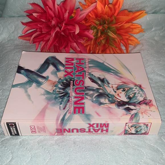 Unofficial HATSUNE MIX Manga Book - Picture 5 of 10